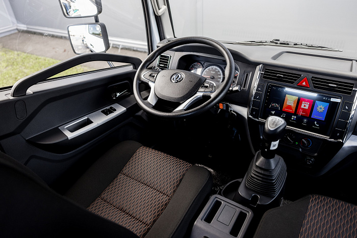Бортовой тентованный фургон с шторой DongFeng C120L
