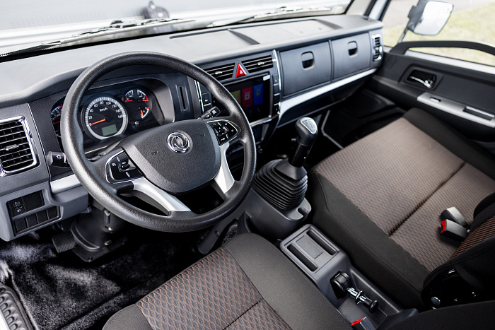Бортовой тентованный фургон с шторой DongFeng C120L